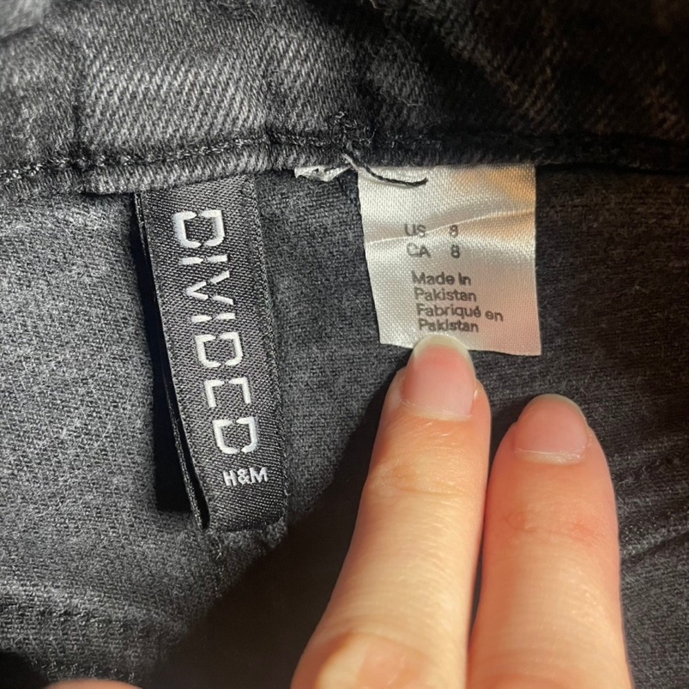 H&M Divided Black High Waisted Raw Hem Straight Leg Jeans 8‎ Button Fly Medium - Picture 4 of 5